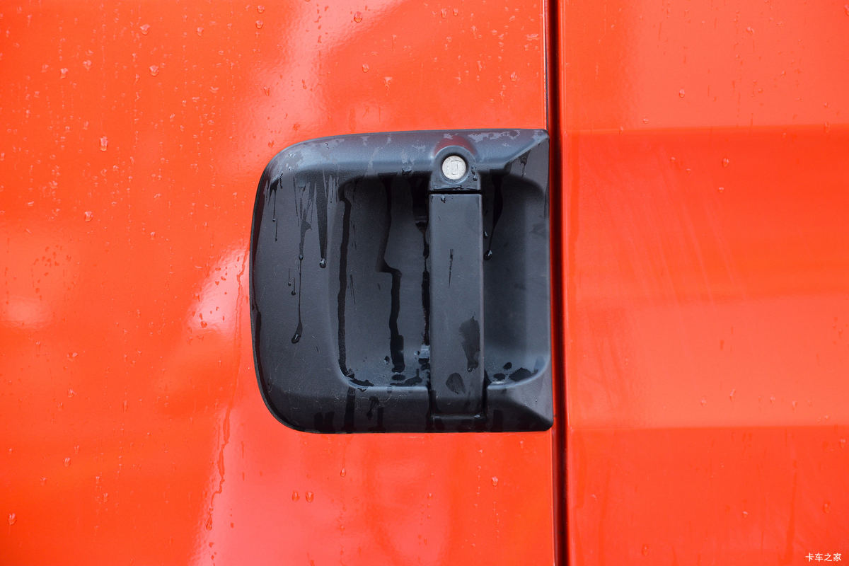 �й����� HOWO TX 220���� 4X2 6.75�ײ�դʽ�ػ���(����)���                                                