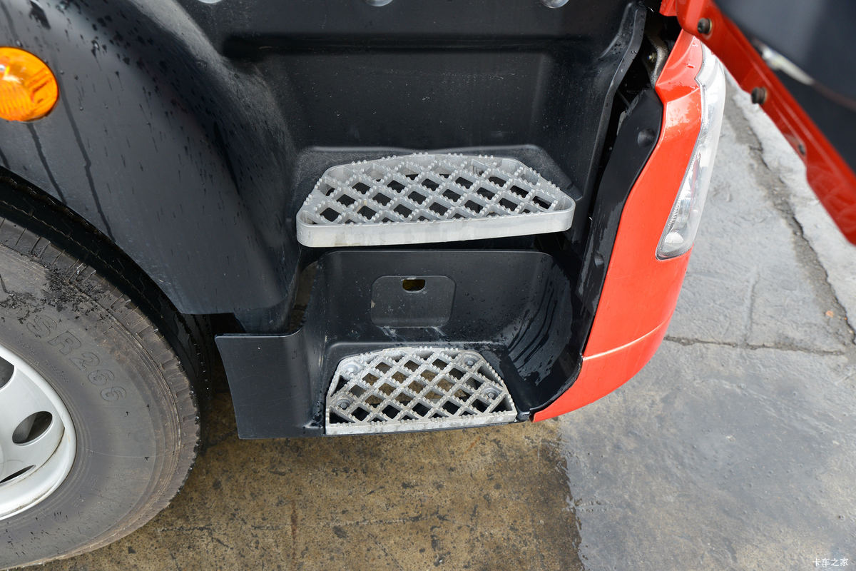 �й����� HOWO TX 220���� 4X2 6.75�ײ�դʽ�ػ���(����)��ʻ��                                               