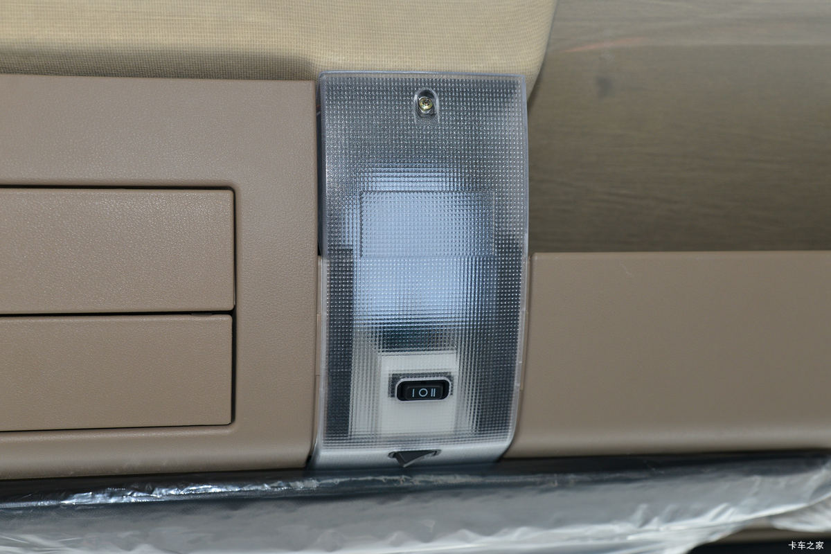 �й����� HOWO TX 220���� 4X2 6.75�ײ�դʽ�ػ���(����)��ʻ��                                               