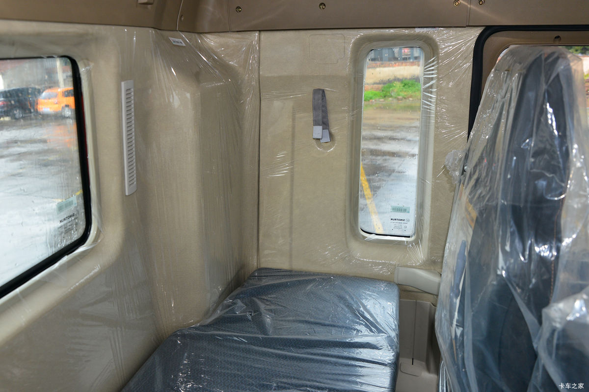 �й����� HOWO TX 220���� 4X2 6.75�ײ�դʽ�ػ���(����)��ʻ��                                               