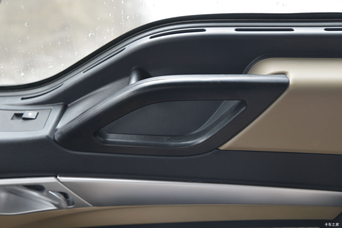 �й����� HOWO TX 220���� 4X2 6.75�ײ�դʽ�ػ���(����)��ʻ��                                               
