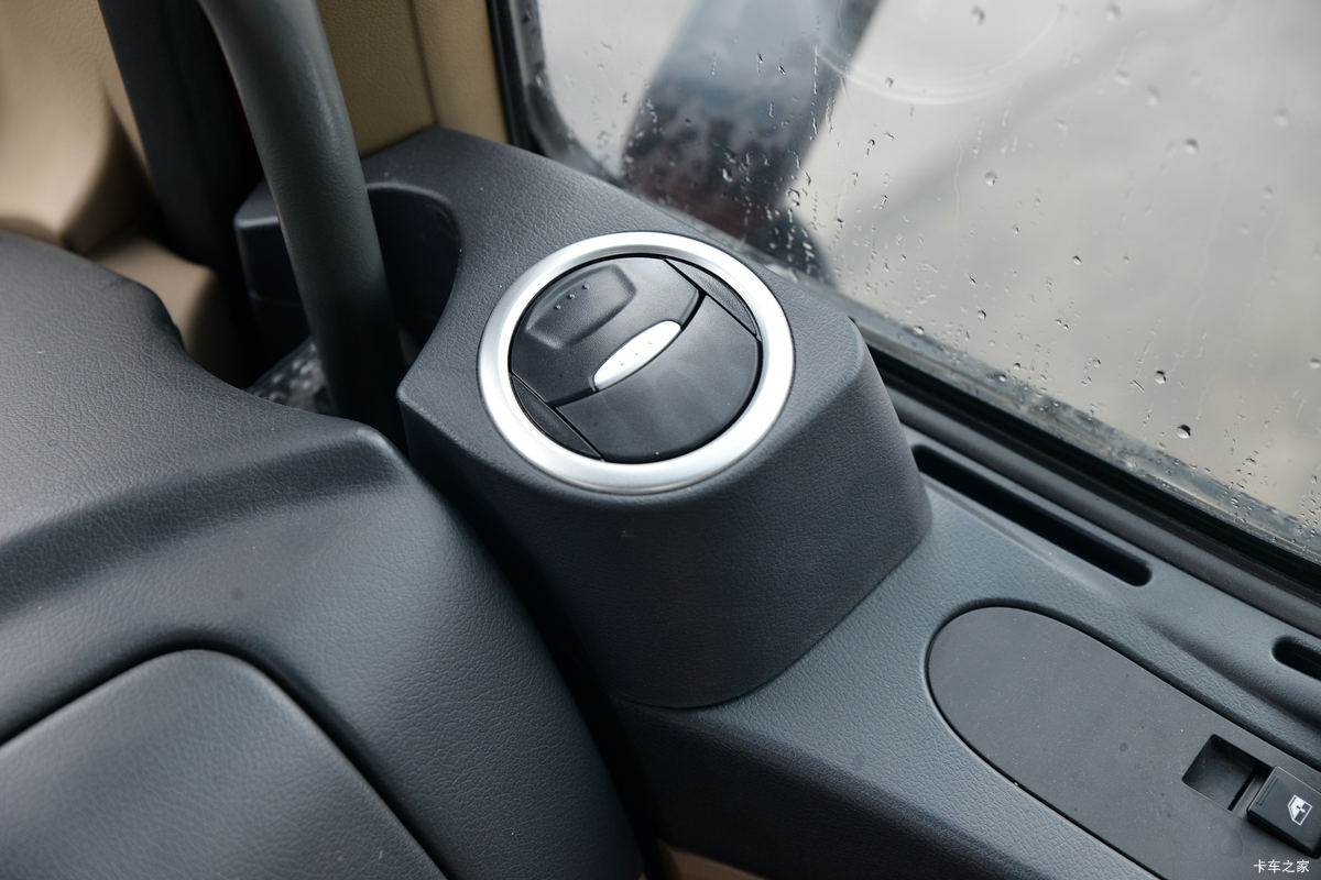 �й����� HOWO TX 220���� 4X2 6.75�ײ�դʽ�ػ���(����)��ʻ��                                               