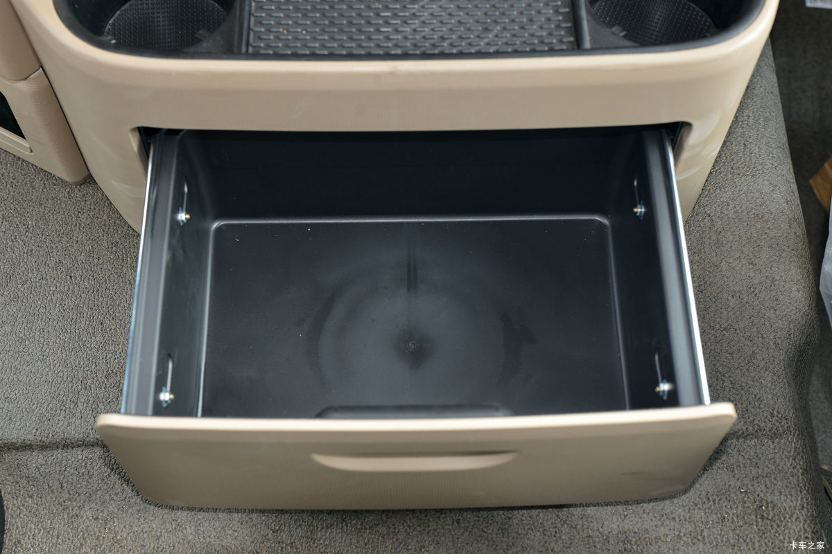 �й����� HOWO TX 220���� 4X2 6.75�ײ�դʽ�ػ���(����)��ʻ��                                               