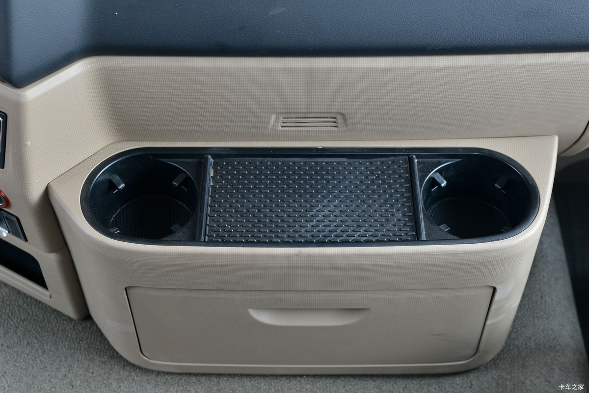 �й����� HOWO TX 220���� 4X2 6.75�ײ�դʽ�ػ���(����)��ʻ��                                               