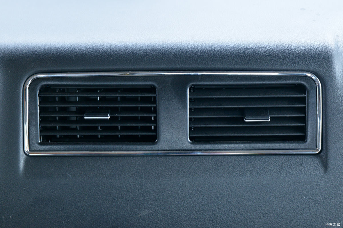 �й����� HOWO TX 220���� 4X2 6.75�ײ�դʽ�ػ���(����)��ʻ��                                               