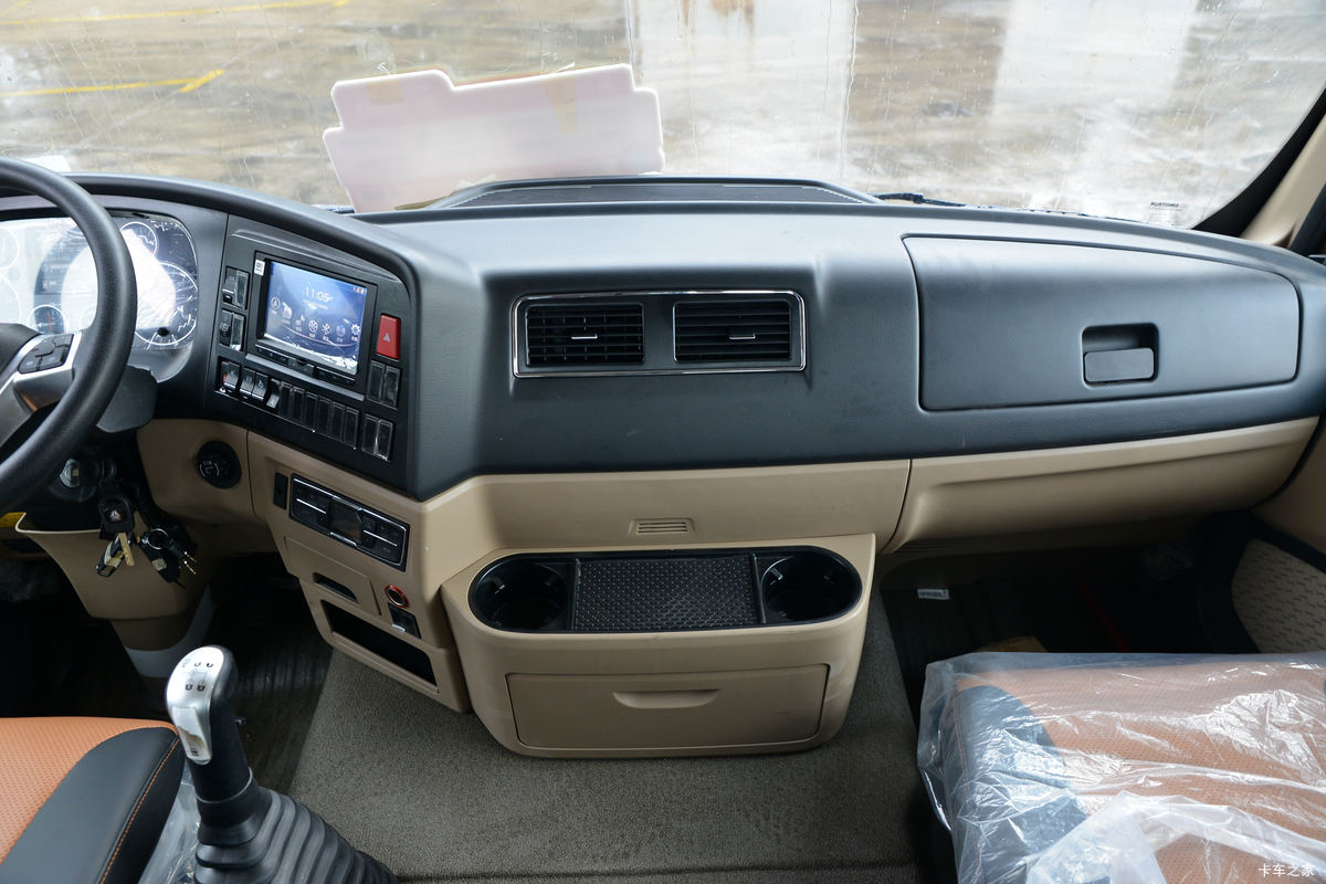 �й����� HOWO TX 220���� 4X2 6.75�ײ�դʽ�ػ���(����)��ʻ��                                               