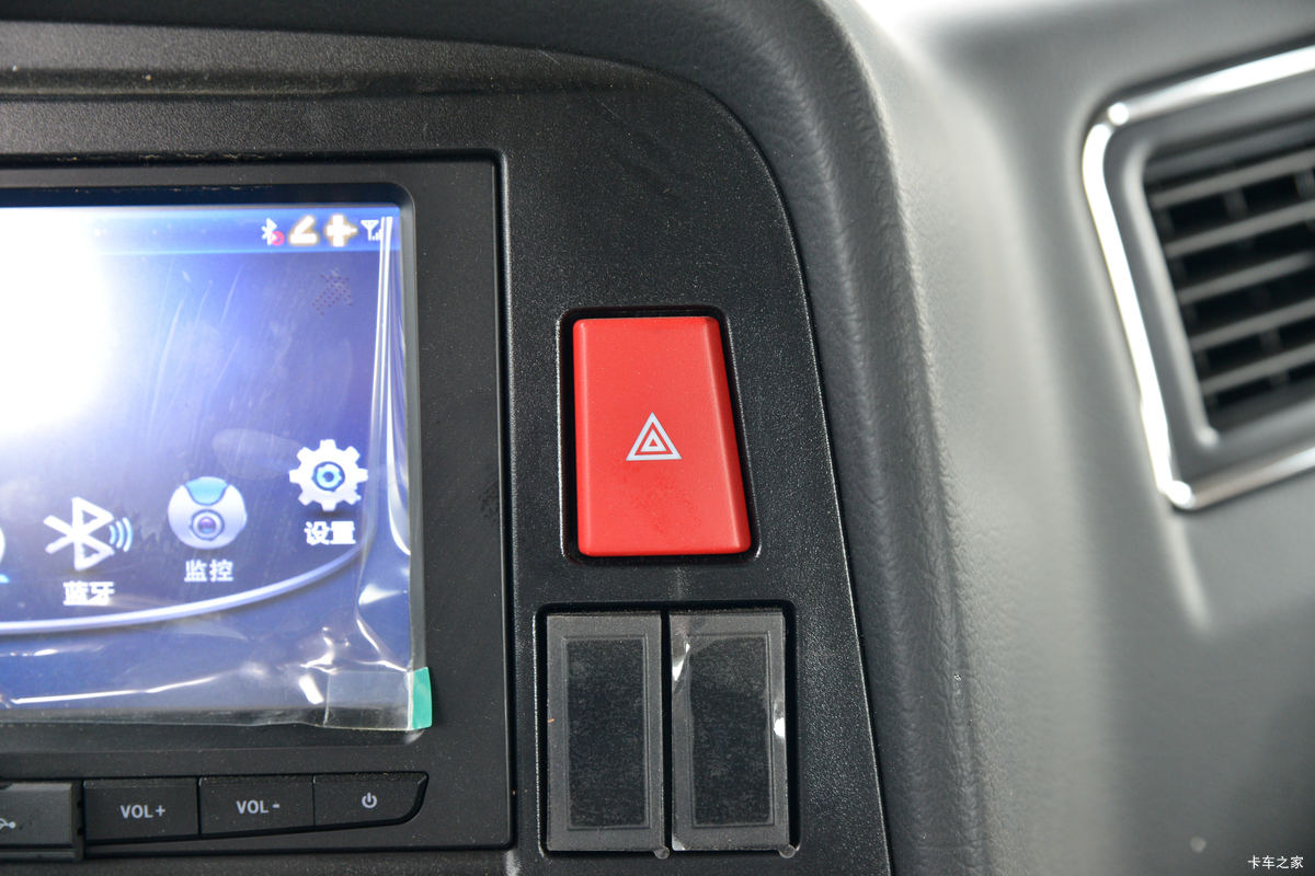 �й����� HOWO TX 220���� 4X2 6.75�ײ�դʽ�ػ���(����)��ʻ��                                               