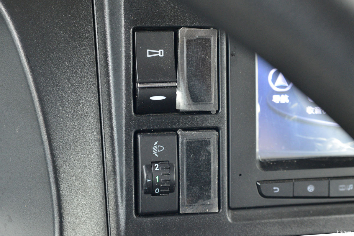 �й����� HOWO TX 220���� 4X2 6.75�ײ�դʽ�ػ���(����)��ʻ��                                               