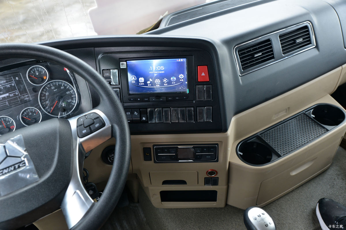 �й����� HOWO TX 220���� 4X2 6.75�ײ�դʽ�ػ���(����)��ʻ��                                               