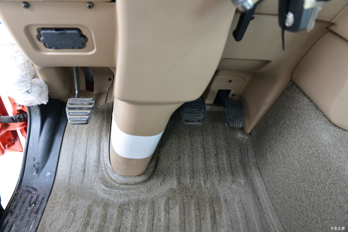 �й����� HOWO TX 220���� 4X2 6.75�ײ�դʽ�ػ���(����)��ʻ��                                               