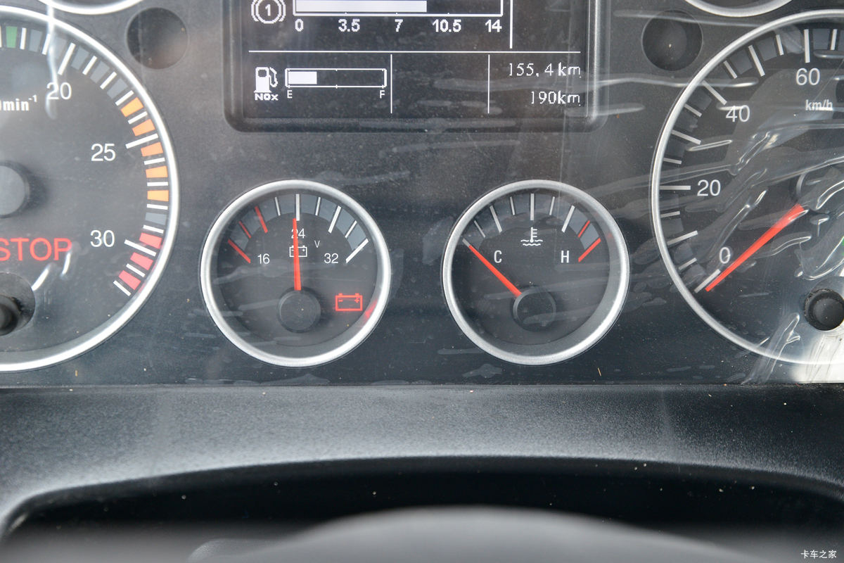 �й����� HOWO TX 220���� 4X2 6.75�ײ�դʽ�ػ���(����)��ʻ��                                               