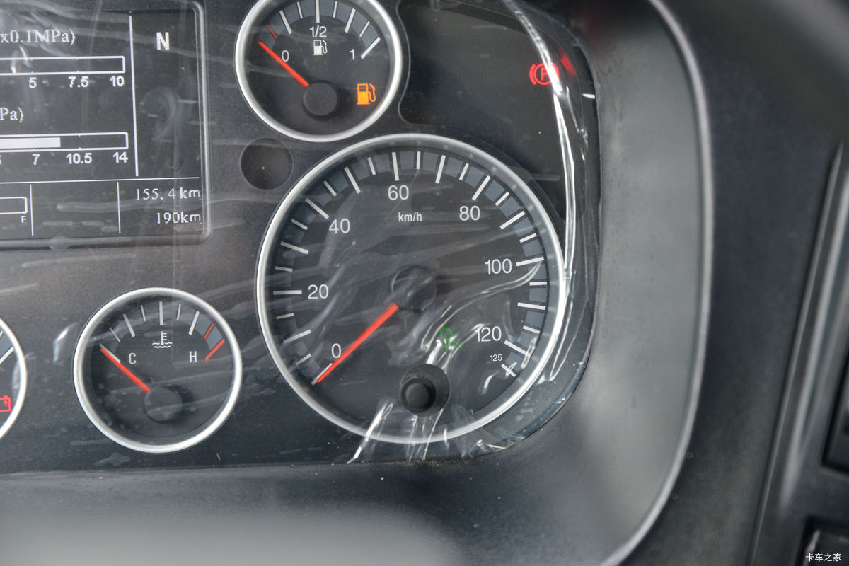 �й����� HOWO TX 220���� 4X2 6.75�ײ�դʽ�ػ���(����)��ʻ��                                               