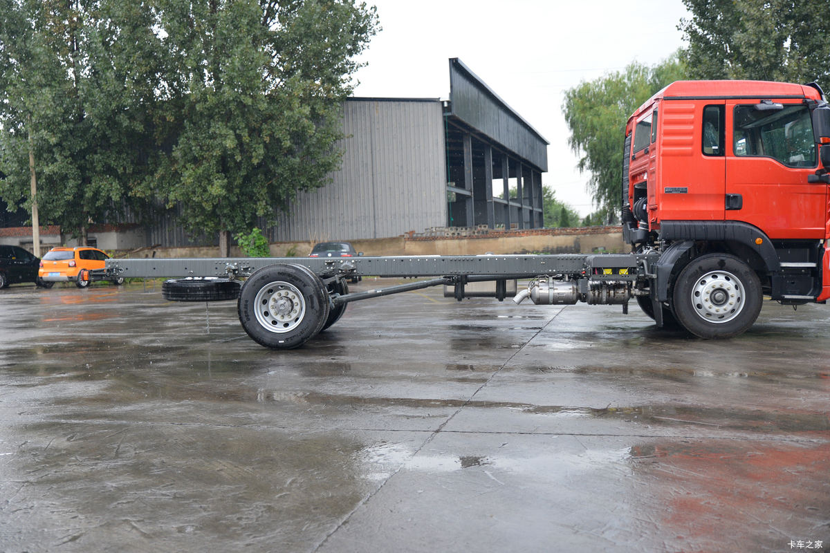 �й����� HOWO TX 220���� 4X2 6.75�ײ�դʽ�ػ���(����)����                                                