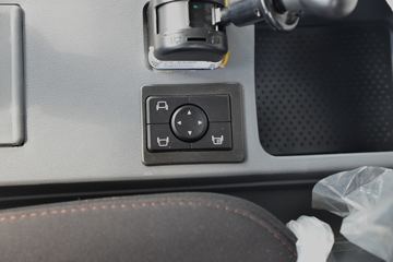 ���� �����A5L�п� 200���� 4X2 6.8�������ػ���(����)ͼƬ