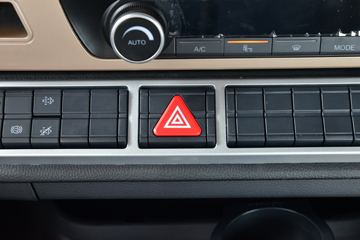 �й����� HOWO TH7�ؿ� 460���� 8X4 9.5��AMT�Զ�����ʽ�ػ���(����)(ZZ5317XXYV466HF1)ͼƬ