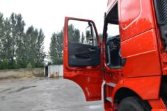 中国重汽 HOWO TH7重卡 460马力 8X4 9.5米AMT自动挡厢式载货车(国六)(ZZ5317XXYV466HF1)