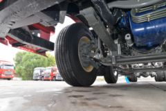 中国重汽 HOWO TH7重卡 460马力 8X4 9.5米AMT自动挡厢式载货车(国六)(ZZ5317XXYV466HF1)