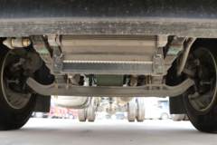 一汽解放 J6L中卡 精英版(绿通) 260马力 4X2 6.75米仓栅式载货车(国六)(CA5180CCYP62K1L4A2E6)