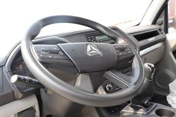 �й�����HOWO С˧ 130���� 4X2 3.95�׵�����ʽС��(ZZ5047XXYF3112F145)ͼƬ