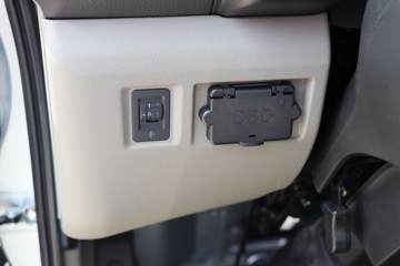 �й�����HOWO С˧ 130���� 4X2 3.95�׵�����ʽС��(ZZ5047XXYF3112F145)ͼƬ