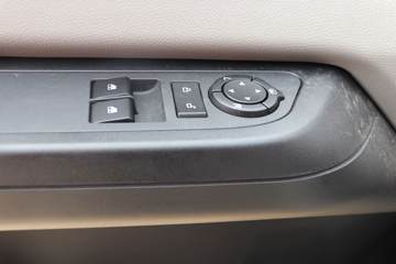 �й�����HOWO С˧ 130���� 4X2 3.95�׵�����ʽС��(ZZ5047XXYF3112F145)ͼƬ