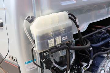 �й�����HOWO С˧ 130���� 4X2 3.95�׵�����ʽС��(ZZ5047XXYF3112F145)ͼƬ