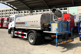 东风多利卡底盘 洒水车/喷洒车外观图片