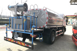 东风多利卡底盘 洒水车/喷洒车外观图片