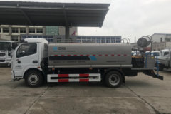 东风 多利卡D7 150马力 4X2 绿化喷洒车