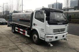 多利卡D7&nbsp;洒水车/喷洒车外观图片