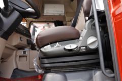 青岛解放 JH6重卡 智尊版2.0 南方款 460马力 8X4 9.4米仓栅式载货车(国六)(CA5310CCYP25K2L7T4E6A80)