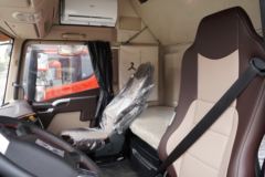 青岛解放 JH6重卡 智尊版2.0 南方款 460马力 8X4 9.4米仓栅式载货车(国六)(CA5310CCYP25K2L7T4E6A80)