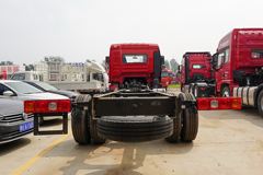 陕汽重卡 德龙L3000 240马力 4X2 6.8米栏板载货车(国六)(SX1189LA501F2)