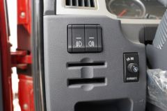 陕汽重卡 德龙L3000 240马力 4X2 6.8米栏板载货车(国六)(SX1189LA501F2)