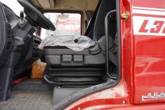 陕汽重卡 德龙L3000 240马力 4X2 6.8米栏板载货车(国六)(SX1189LA501F2)