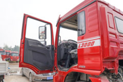 陕汽重卡 德龙L3000 240马力 4X2 6.8米栏板载货车(国六)(SX1189LA501F2)