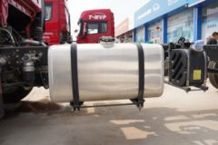 陕汽重卡 德龙L3000 240马力 4X2 6.8米栏板载货车(国六)(SX1189LA501F2)