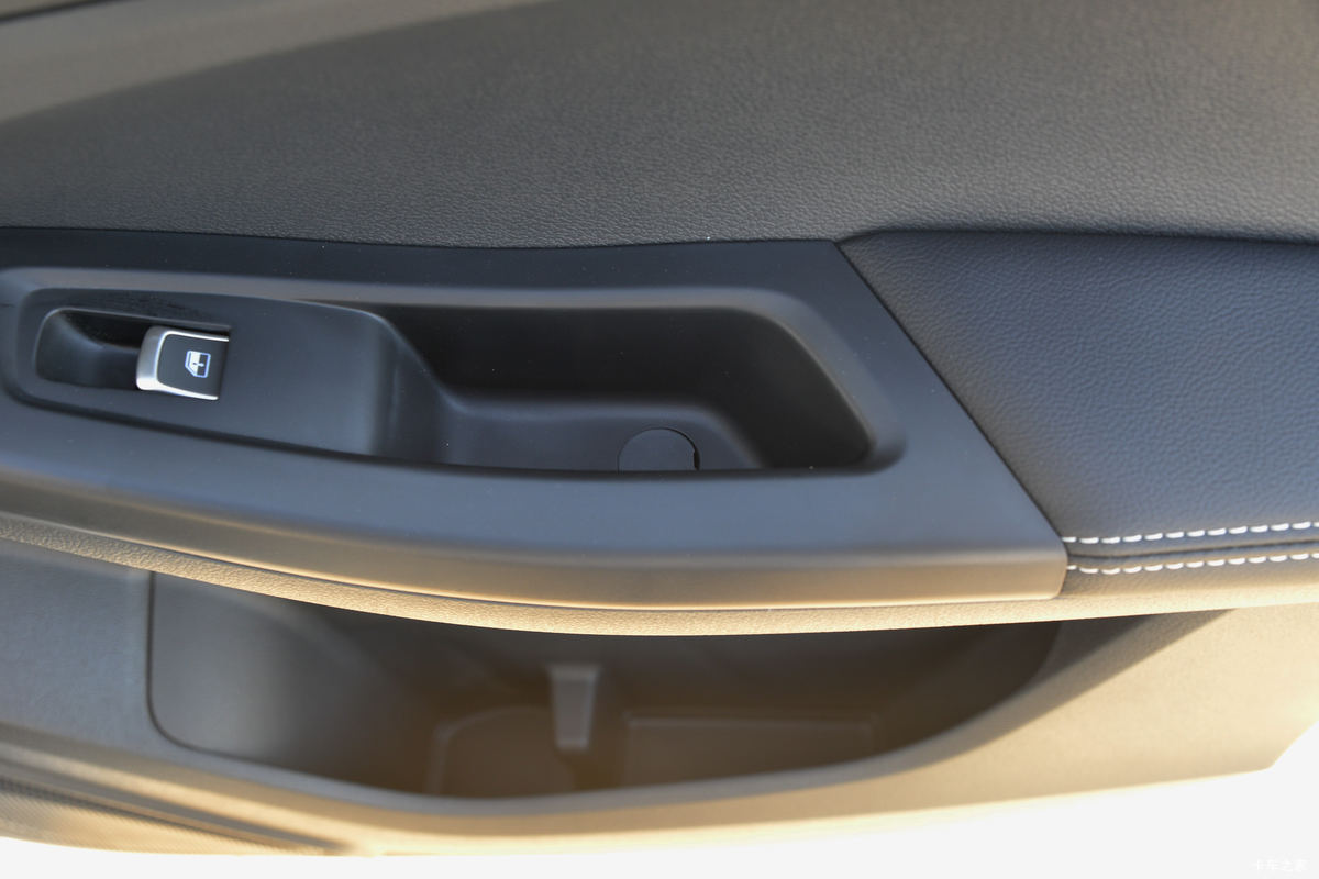 ���� �±��� 2020�� ������ 1.8T���� 177���� ���� �����˫��Ƥ��(����)��ʻ��                                               