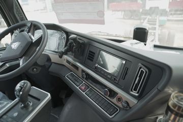 �й����� HOWO TH7�ؿ� 480���� 6X4 ǣ����ͼƬ