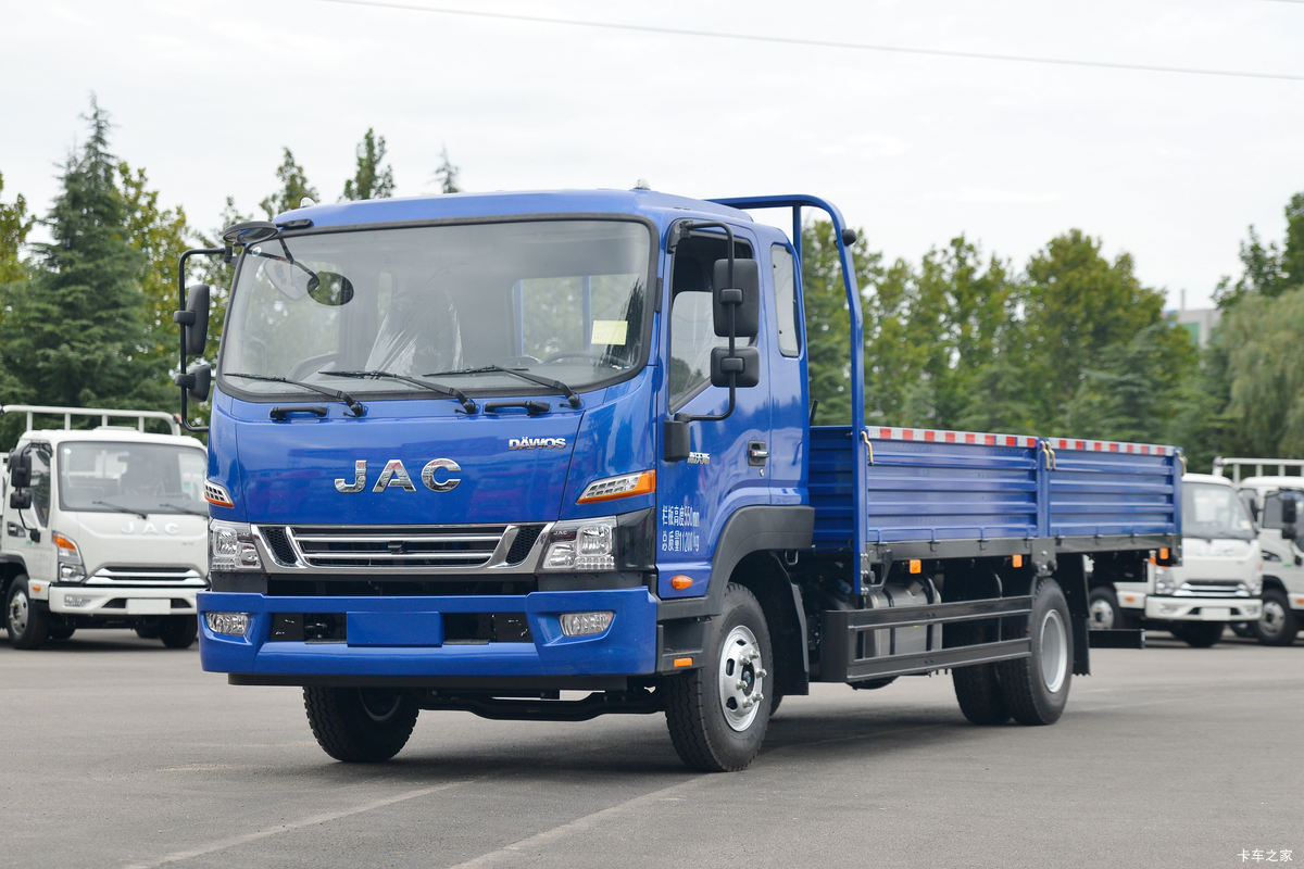 江淮 德沃斯V8 170马力 5.48米排半栏板载货车