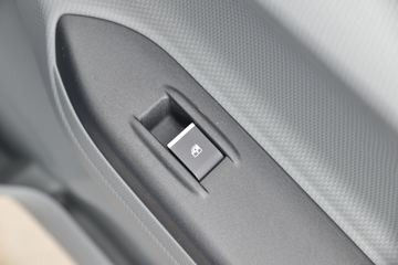 ���� ����˹V8 170���� 5.48���Ű������ػ���ͼƬ