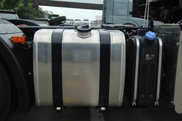 ���� ��ԽQ7�ؿ� 460���� 6X4 ǣ����(����)ͼƬ