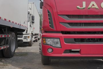 ���� ����˹Q9 220���� 4X2 8.2����ʽ�ػ���(����)(HFC5181XXYB80K1E4S)ͼƬ