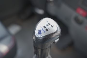 ���� ����˹Q9 220���� 4X2 8.2����ʽ�ػ���(����)(HFC5181XXYB80K1E4S)ͼƬ