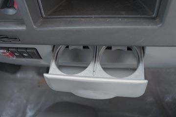 ���� ����˹Q9 220���� 4X2 8.2����ʽ�ػ���(����)(HFC5181XXYB80K1E4S)ͼƬ