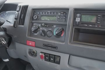 ���� ����˹Q9 220���� 4X2 8.2����ʽ�ػ���(����)(HFC5181XXYB80K1E4S)ͼƬ