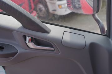 ���� ����˹Q9 220���� 4X2 8.2����ʽ�ػ���(����)(HFC5181XXYB80K1E4S)ͼƬ