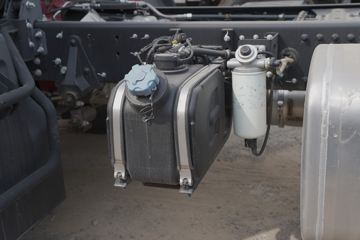 ���� ����˹Q9 220���� 4X2 8.2����ʽ�ػ���(����)(HFC5181XXYB80K1E4S)ͼƬ