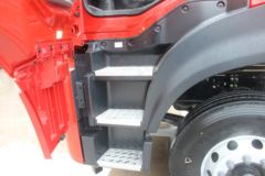 东风商用车 天龙KL重卡 465马力 8X4 9.6米栏板载货车(国六)