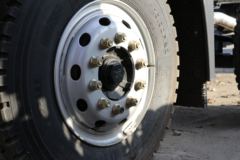 青岛解放 龙V2.0中卡 220马力 6X2 7.8米栏板载货车(速比4.875)(CA1254PK2L5T3E6A80)